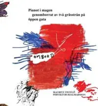 Pianot i magen genomborrat av två grässtrån på öppen gata